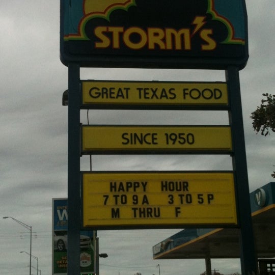รูปภาพถ่ายที่ Storm&#39;s Drive-in Burnet โดย Deb T. เมื่อ 11/23/2012
