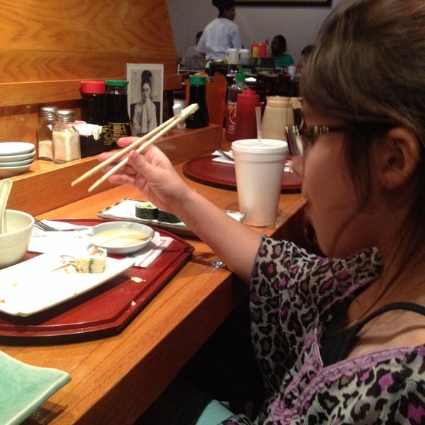Foto diambil di Kan-Ki Japanese Steakhouse and Sushi Bar oleh Mike B. pada 4/2/2014