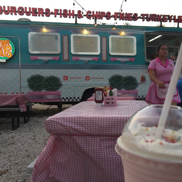 8/9/2015 tarihinde Mono V.ziyaretçi tarafından Crispy Haüs Food Truck'de çekilen fotoğraf