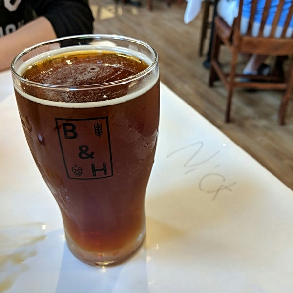 Photo prise au Barley And Hops Grill &amp; Microbrewery par Peter J. le6/17/2018