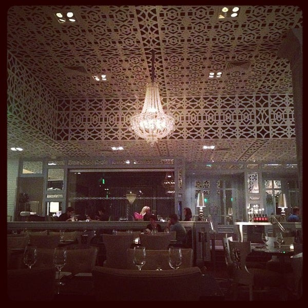 10/16/2012 tarihinde erika c.ziyaretçi tarafından Modern Steak'de çekilen fotoğraf