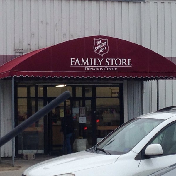 3/29/2014にWill F.がThe Salvation Army Family Store &amp; Donation Centerで撮った写真