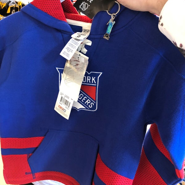 Photo taken at NHL Store NYC by Yauhen Z. on 4/7/2018
