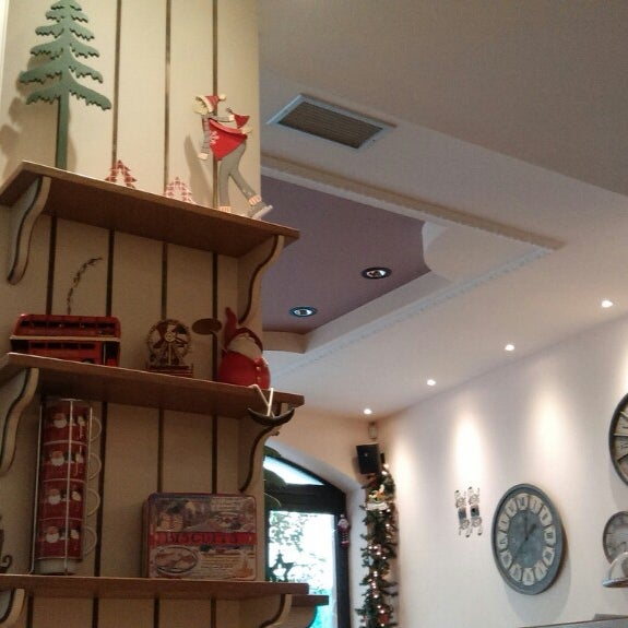 12/26/2014 tarihinde Olympia P.ziyaretçi tarafından Biscotto Cafe'de çekilen fotoğraf