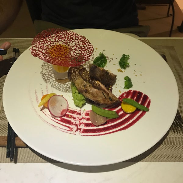 Снимок сделан в Duong&#39;s Restaurant - Cooking Class пользователем Muradhan K. 2/23/2018