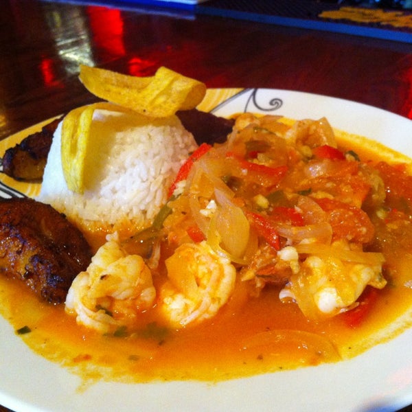 Das Foto wurde bei Paladar Cuban Restaurant &amp; Rum Bar von Mary Kay H. am 6/25/2013 aufgenommen