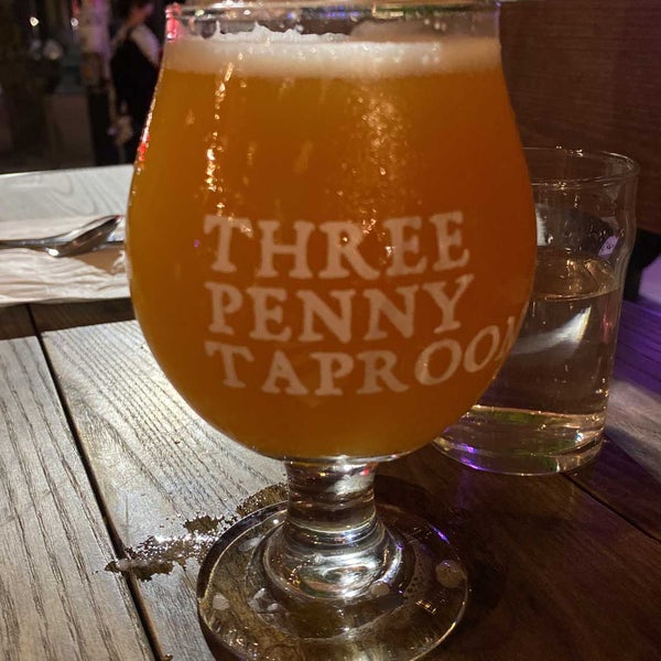 รูปภาพถ่ายที่ Three Penny Taproom โดย Mac R. เมื่อ 9/22/2021