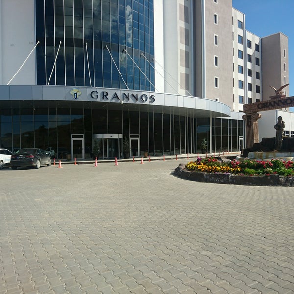 Foto diambil di Grannos Thermal &amp; Convention Hotel oleh Özgür Y. pada 9/26/2016