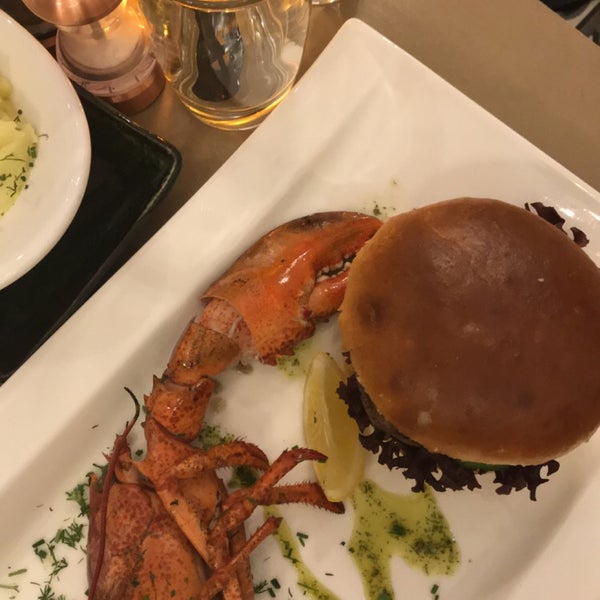 Das Foto wurde bei Mr.Crab Seafood Restaurant von Maysoon 🇦🇪 am 4/4/2018 aufgenommen