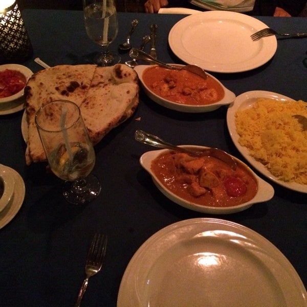 รูปภาพถ่ายที่ Royal India Restaurant โดย Morgan C. เมื่อ 2/2/2014
