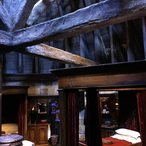 Foto tirada no(a) Gryffindor Boys&#39; Dormitory por David C. em 10/19/2015