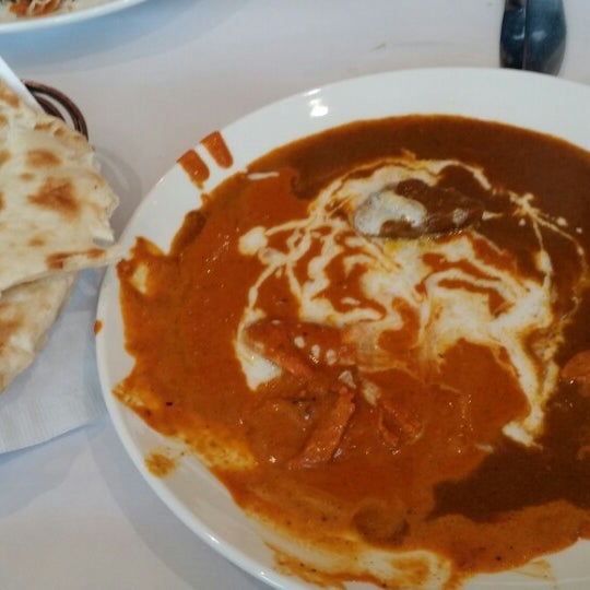 Put on one plate curry chicken + curry lamb + yougurt & spicy chilli eat with naan. Good Try