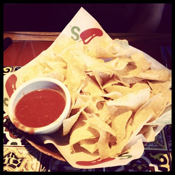 Photo taken at Chili&#39;s Grill &amp; Bar by Aaron R. on 2/15/2013