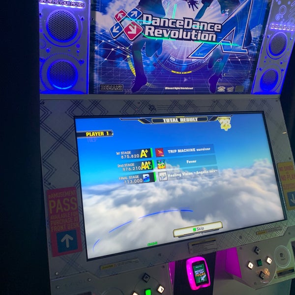 Photo taken at Dave &amp; Buster&#39;s by Aaron R. on 4/18/2019