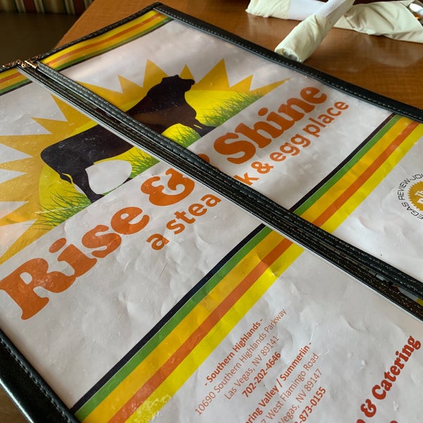 รูปภาพถ่ายที่ Rise and Shine, A Steak &amp; Egg Place โดย Aaron R. เมื่อ 2/20/2019