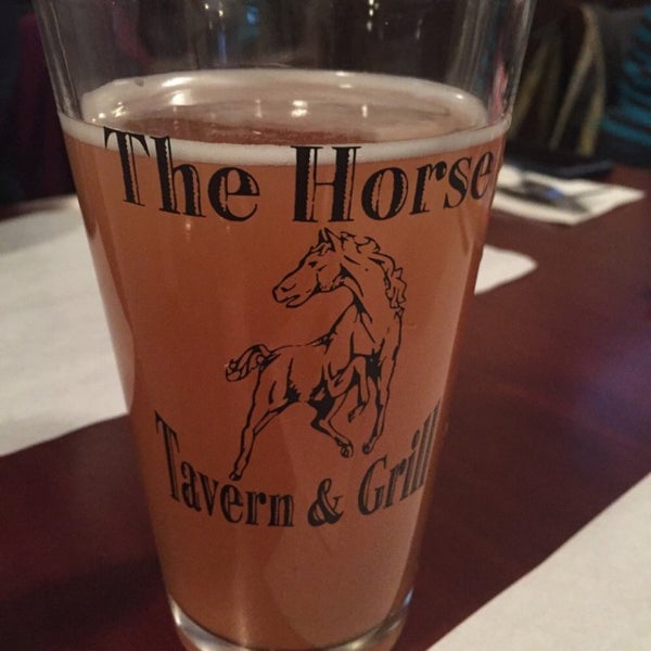 Foto tomada en The Horse Tavern &amp; Grill  por Matt A. el 11/21/2015