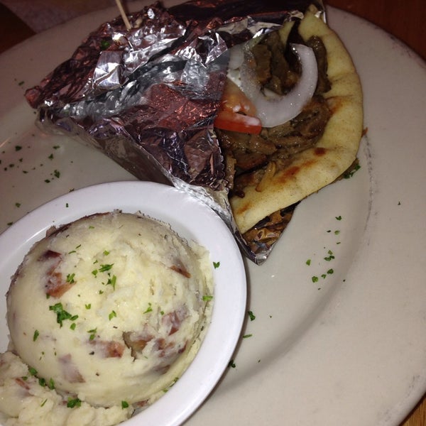 Das Foto wurde bei Cajun Greek - Seafood von RuTh am 7/27/2014 aufgenommen