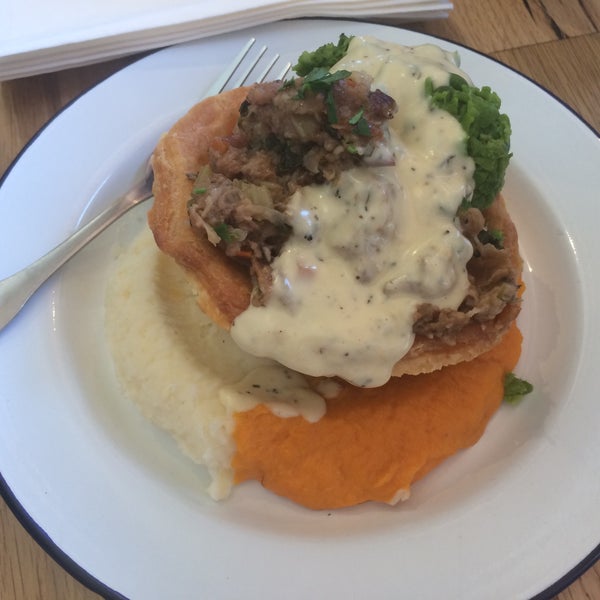7/14/2015 tarihinde Kieran H.ziyaretçi tarafından Fork-In Aussie Pie Kitchen, Santa Monica'de çekilen fotoğraf