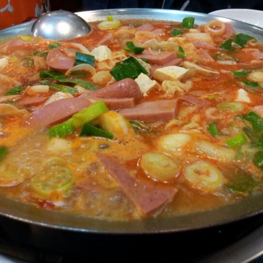 놀부부대찌개&철판구이 - 한식당 놀부부대찌개&철판구이