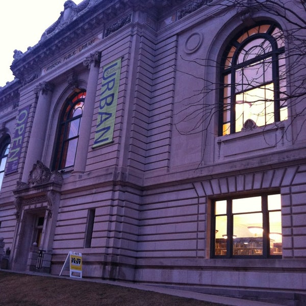 3/9/2013 tarihinde Carissa🌸 M.ziyaretçi tarafından Grand Rapids Public Library - Main Branch'de çekilen fotoğraf