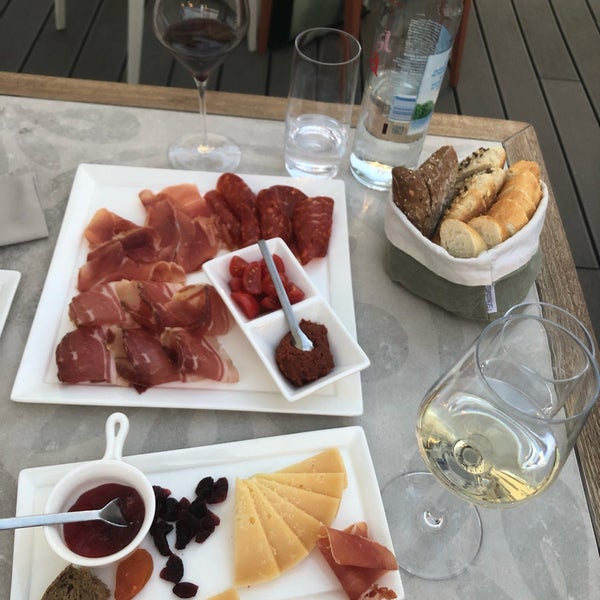 Nice selection of Croatian wines, cheese and cured meat. Great service, staff’s knowledge of wine is impressive. Beautiful terrace.