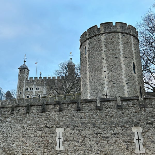 รูปภาพถ่ายที่ Tower of London โดย Kenny เมื่อ 1/7/2024