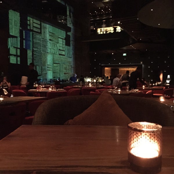 Foto scattata a Qbara Restaurant Lounge &amp; Bar da Ala&#39;a il 12/18/2015