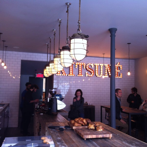 รูปภาพถ่ายที่ Kitsuné Espresso Bar Artisanal โดย Michael D. เมื่อ 6/6/2013