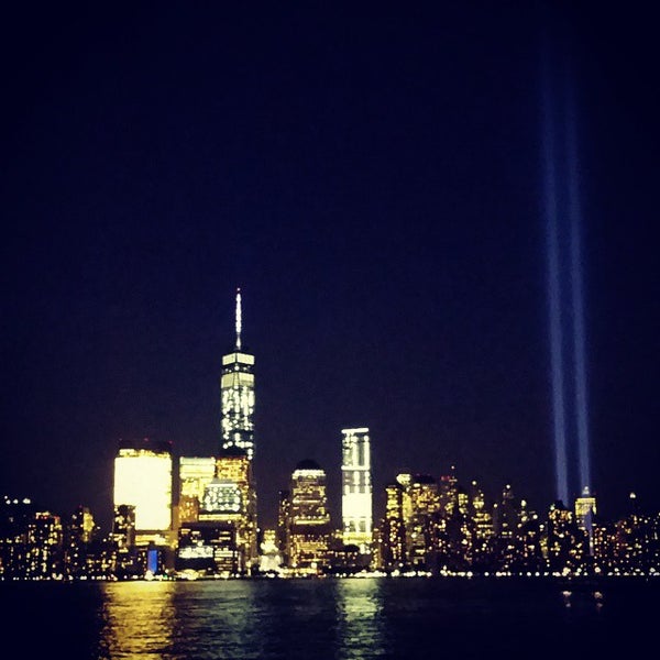 Photo taken at Henry&#39;s On The Hudson by JC R. on 9/11/2014