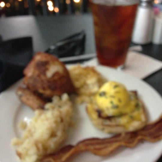 Photo taken at Lenox Square Grill by Alfred S. on 12/16/2012