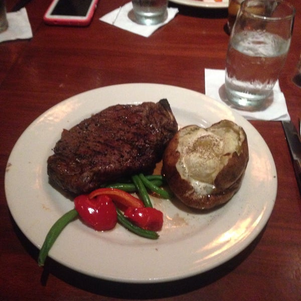 Снимок сделан в The Keg Steakhouse + Bar - Las Colinas пользователем Bernard 12/25/2015