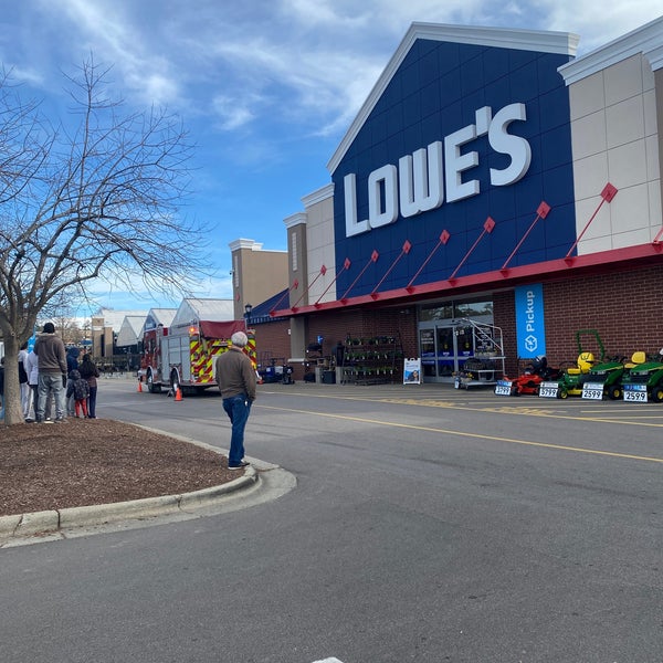 Lowe's 1101 Beaver Creek Commons Drive