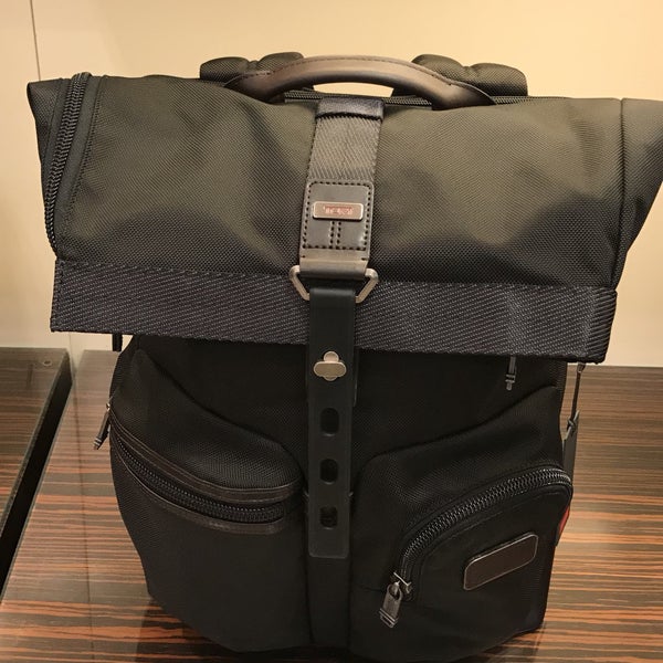 tumi pakuwon mall
