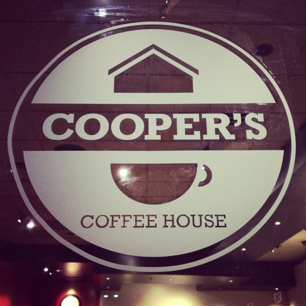 Foto tirada no(a) Cooper&#39;s Coffee House por Troy C. em 5/15/2013