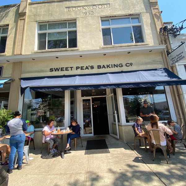 Photo taken at Sweet Pea&#39;s Baking Company by Jennifer 8. L. on 8/17/2020