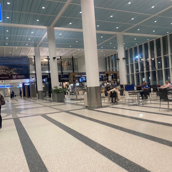 Foto tirada no(a) Charleston International Airport (CHS) por Jennifer 8. L. em 12/28/2022
