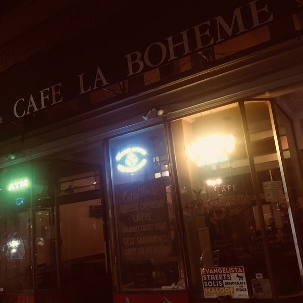 Das Foto wurde bei Cafe La Boheme von Jennifer 8. L. am 3/31/2018 aufgenommen