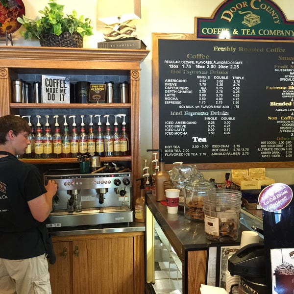 Foto diambil di Door County Coffee &amp; Tea Co. oleh Jason P. pada 5/25/2015