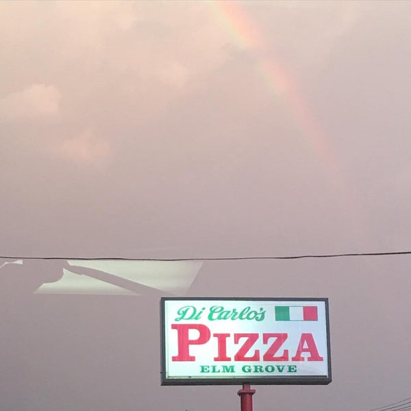Снимок сделан в DiCarlo&#39;s Pizza пользователем Paul A. 7/7/2016