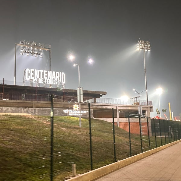Foto tomada en Parque de Béisbol Centenario del 27 de Febrero  por Elliot S. el 5/28/2024