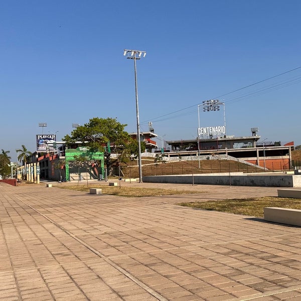 Foto tomada en Parque de Béisbol Centenario del 27 de Febrero  por Elliot S. el 4/17/2024