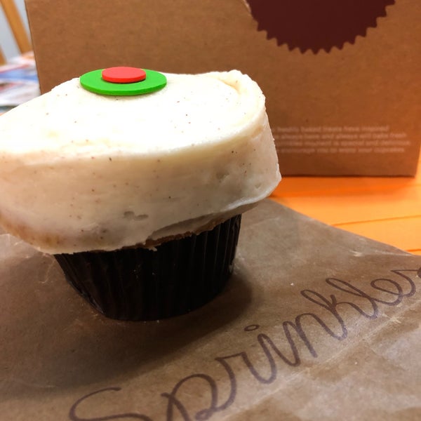 Photo taken at Sprinkles Downtown Los Angeles by Tina on 11/5/2017