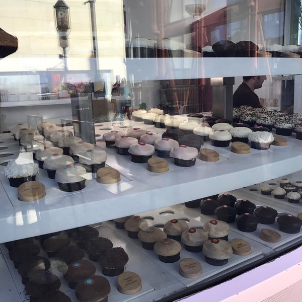 Photo taken at Sprinkles Americana by Tina on 3/7/2017