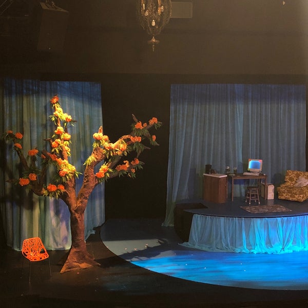 รูปภาพถ่ายที่ San Francisco Playhouse โดย Rama O. เมื่อ 3/27/2022
