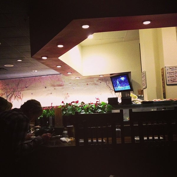 Foto diambil di Yen Sushi &amp; Sake Bar (Century City) oleh T B. pada 1/7/2013