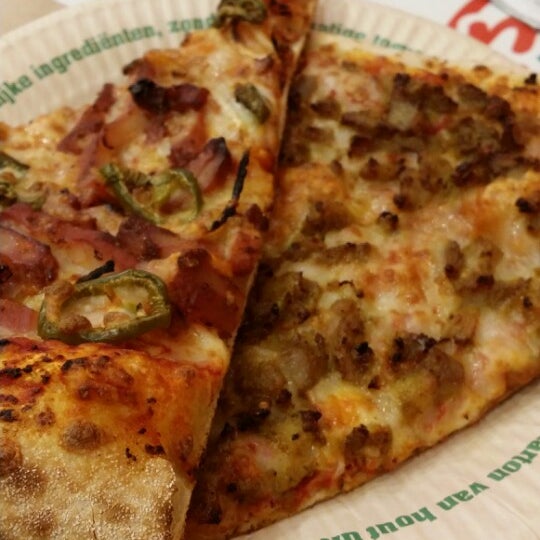 Снимок сделан в New York Pizza пользователем Steven B. 2/11/2014
