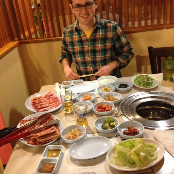 รูปภาพถ่ายที่ Woo Chon Korean BBQ Restaurant โดย Troy B. เมื่อ 12/8/2013