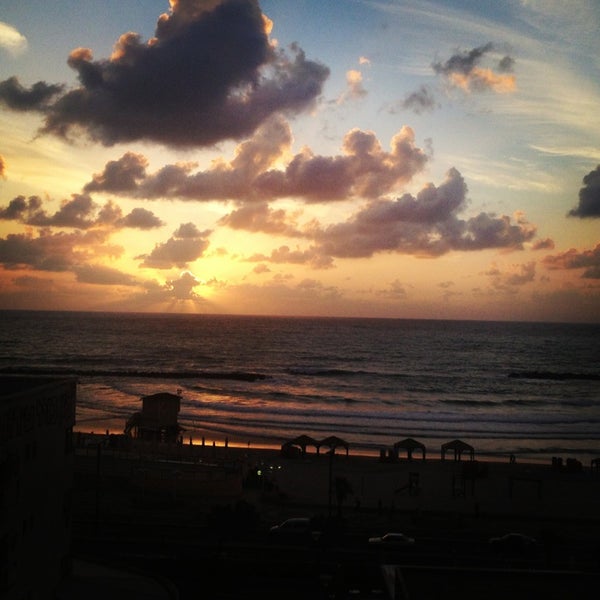 Das Foto wurde bei Maxim Hotel Tel Aviv von Тонечка Х. am 4/10/2013 aufgenommen