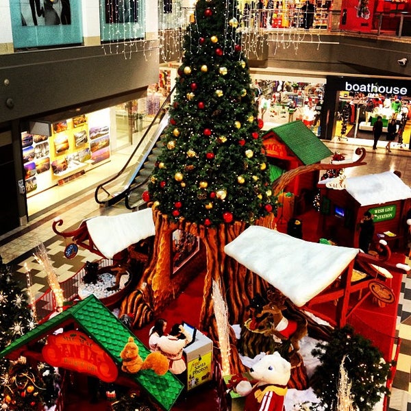 12/25/2012 tarihinde Vishwa B.ziyaretçi tarafından Mic Mac Mall'de çekilen fotoğraf