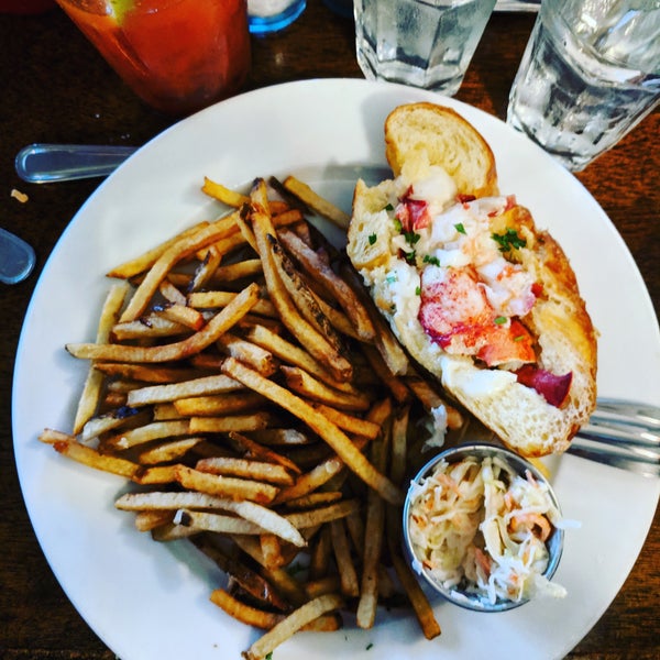 Lobster roll is very good.